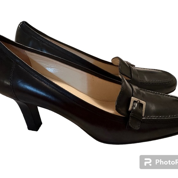Ann Taylor Black pump with buckle decor. Size 9.5. New - Picture 2 of 3